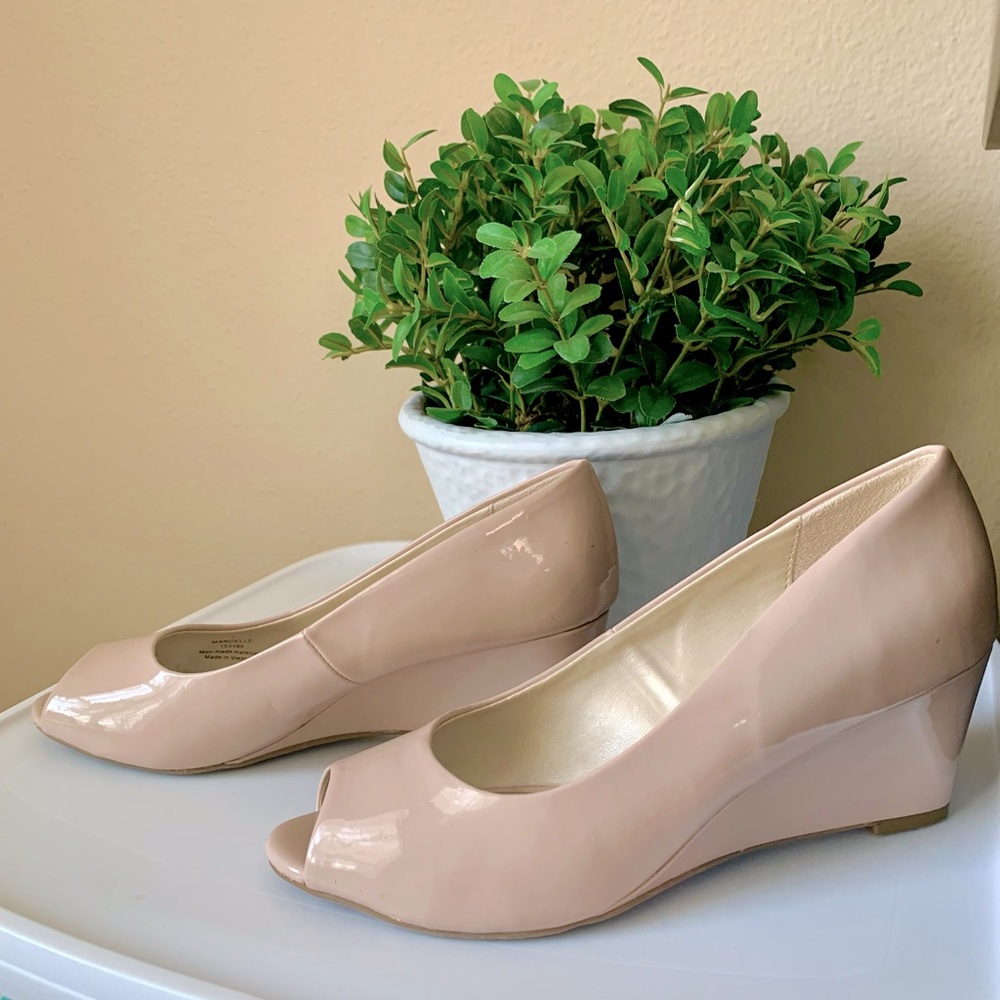 Nude Open Toe Wedges 💞